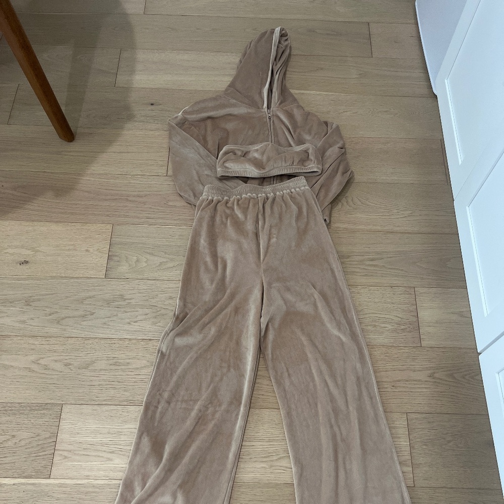 Skims Velour Set (Honey)